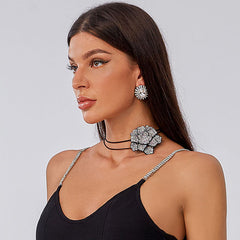 Rhinestone Flower Necklace