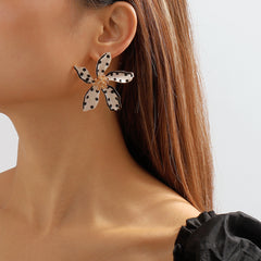 Flower Wave Point Earrings