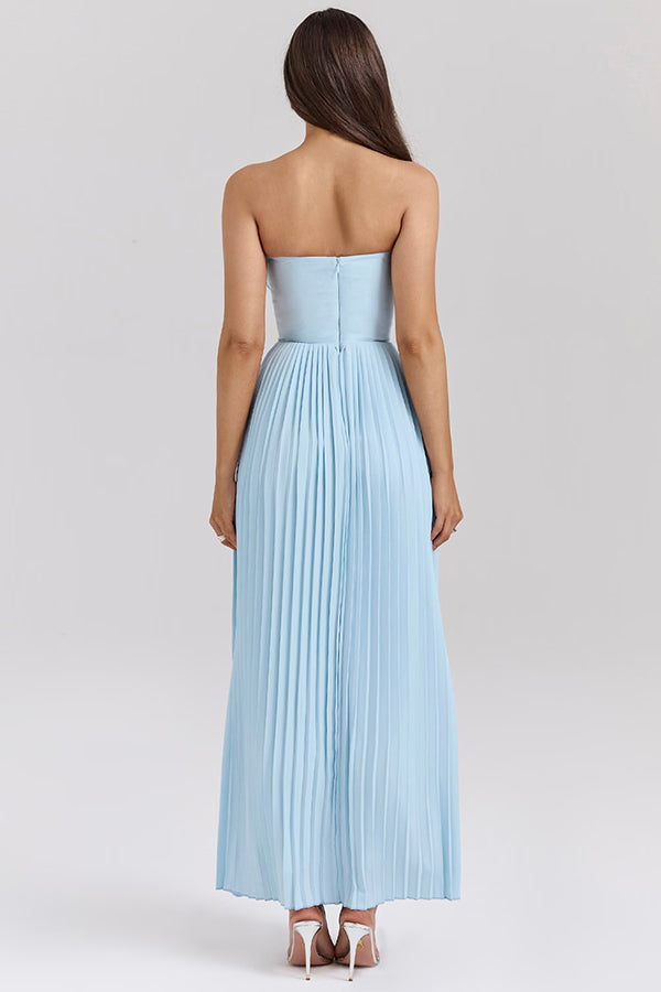 Romantisches und elegantes plissiertes trägerloses Maxikleid 