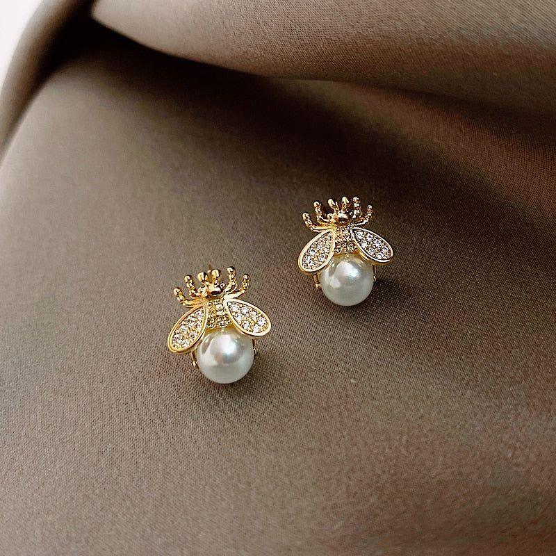 Pearl Simple Bee Pattern Earrings