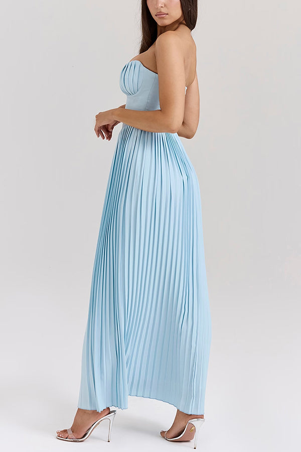 Romantisches und elegantes plissiertes trägerloses Maxikleid 
