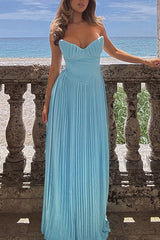 Romantisches und elegantes plissiertes trägerloses Maxikleid 