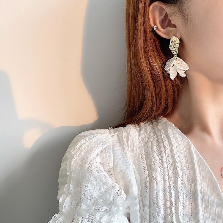 Earrings Korean White Flower Pattern