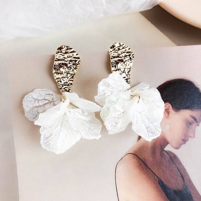 Earrings Korean White Flower Pattern