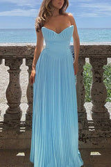 Romantisches und elegantes plissiertes trägerloses Maxikleid 