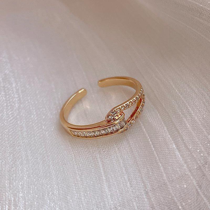 Geometric Golden Open Finger Rings