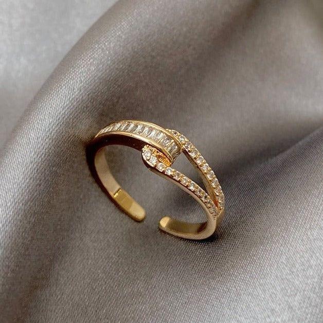 Geometric Golden Open Finger Rings