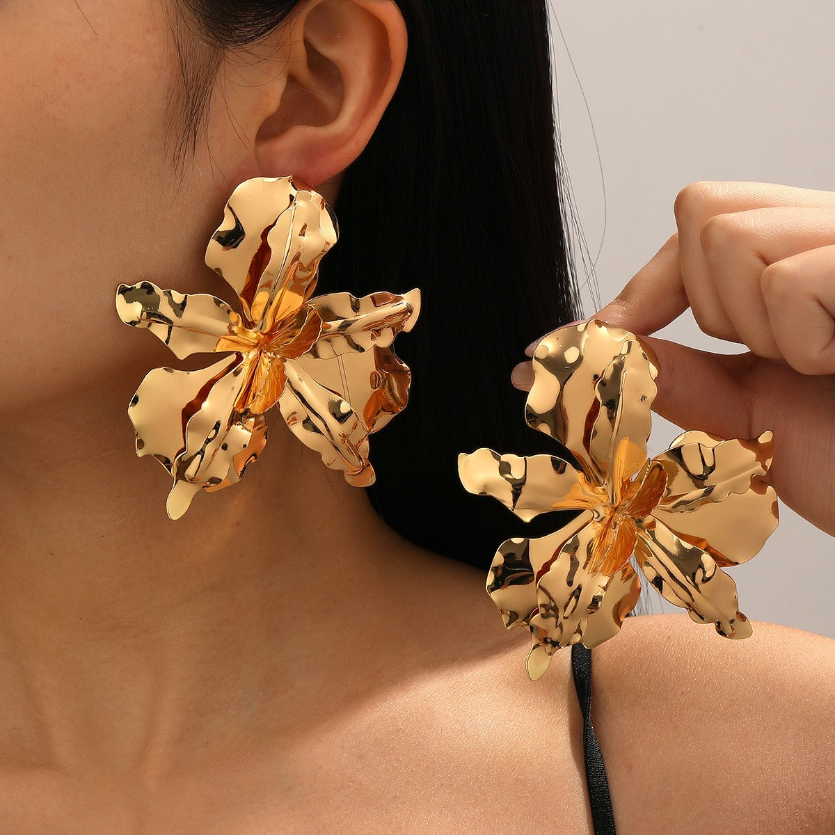 Lrregular Three-Dimensional Flower Design Earrings