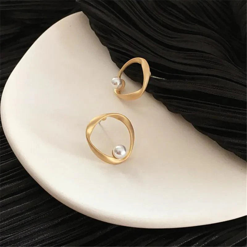 Irregular Circle Pearl Studs Earrings