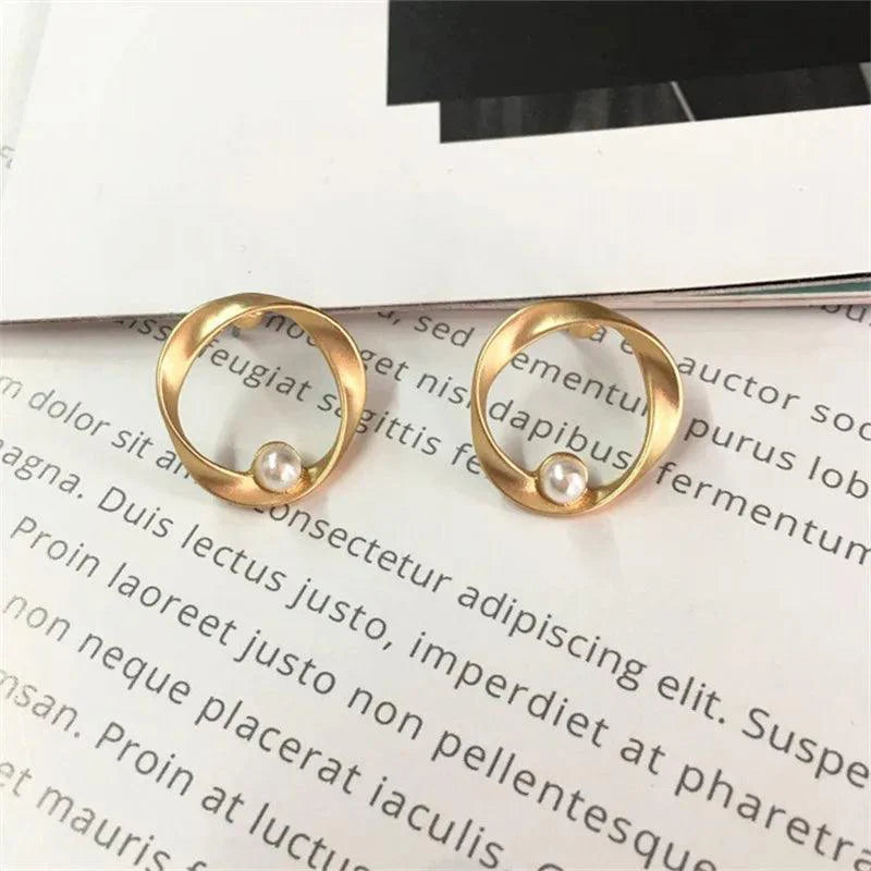 Irregular Circle Pearl Studs Earrings