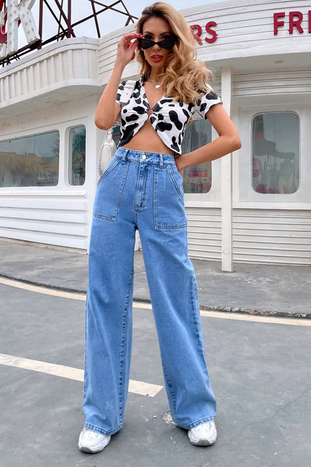 Large Pocket High-Waisted Straight-Leg Jeans