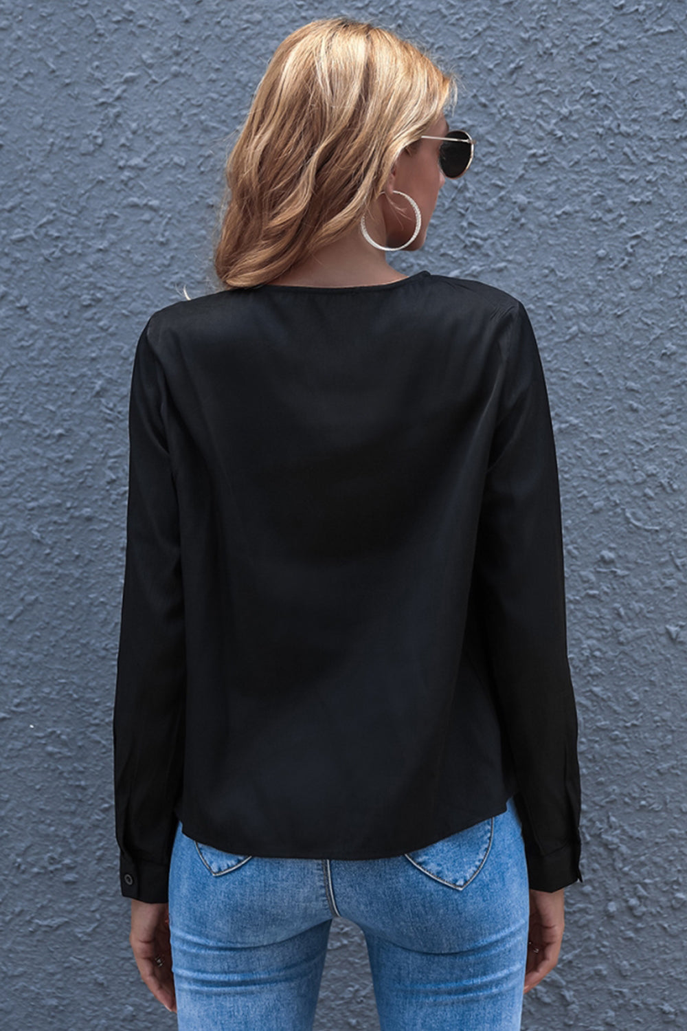Loose Hollow Out V-Neck Base Shirt