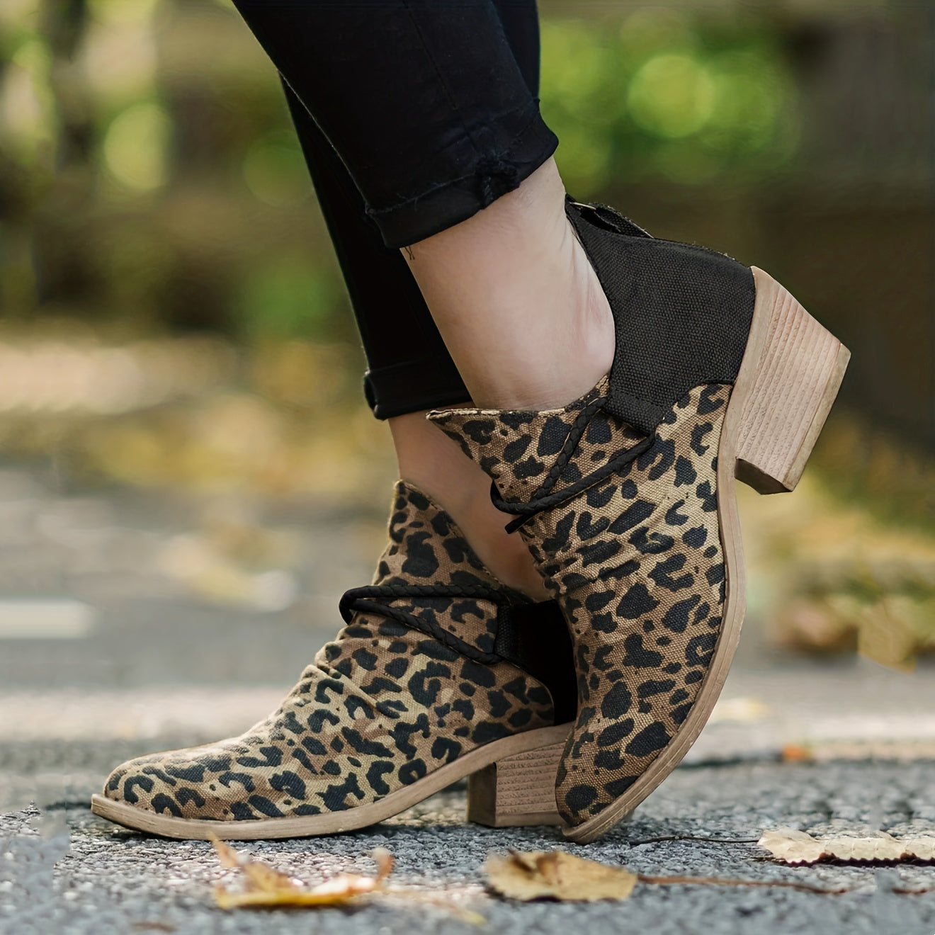 Rough canvas pointed toe leopard boots