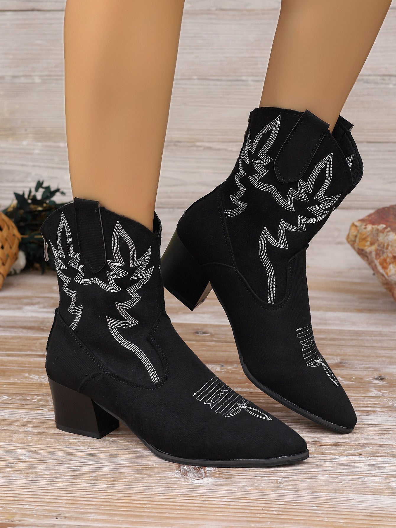 Embroidered mid-calf pointed toe knight boots