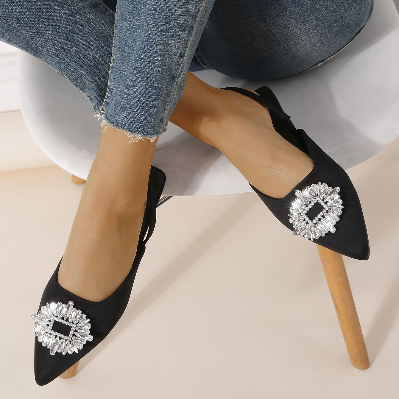 Pointed Toe Rhinestones Flat Sandals