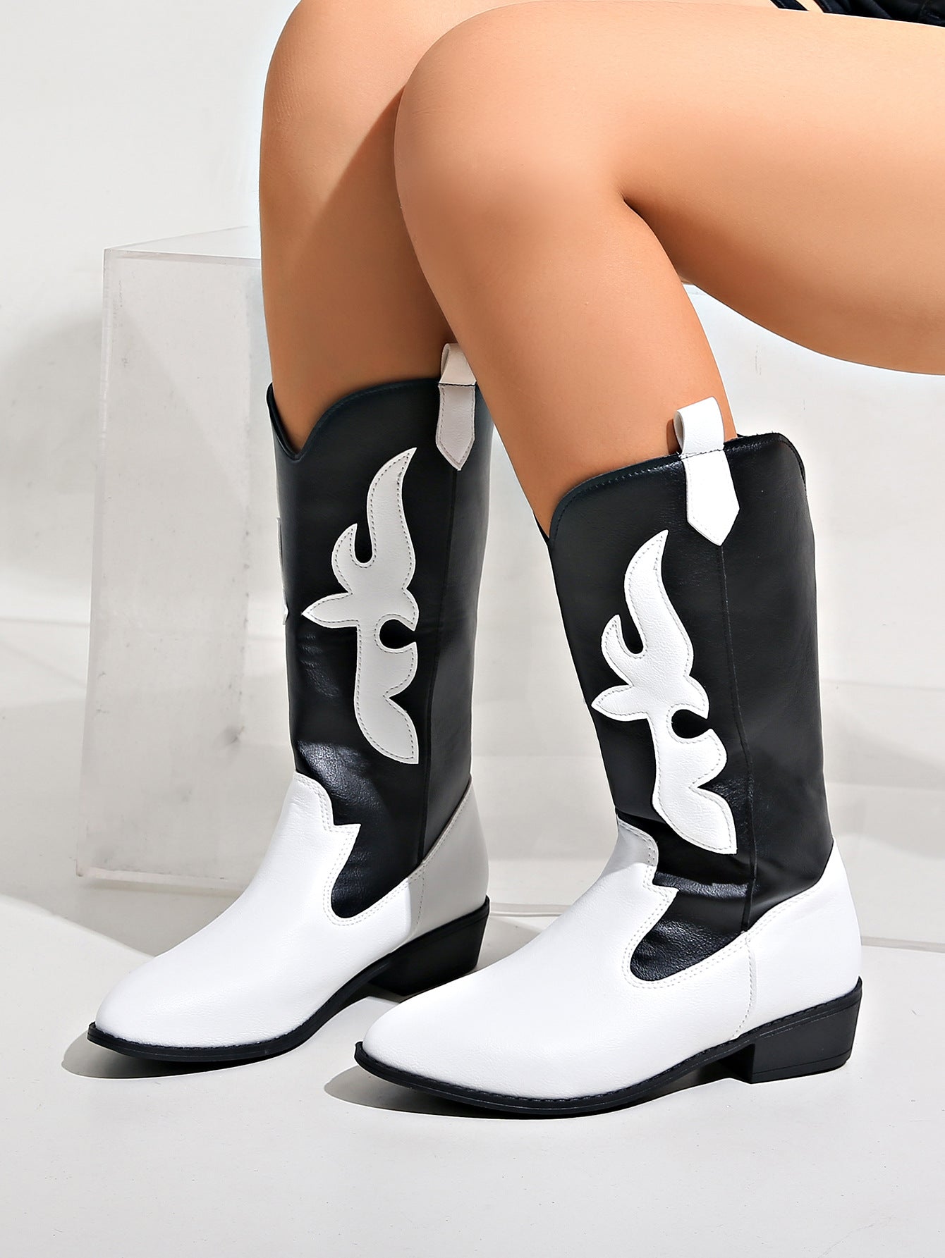 Black and white spliced pointed toe knight boots