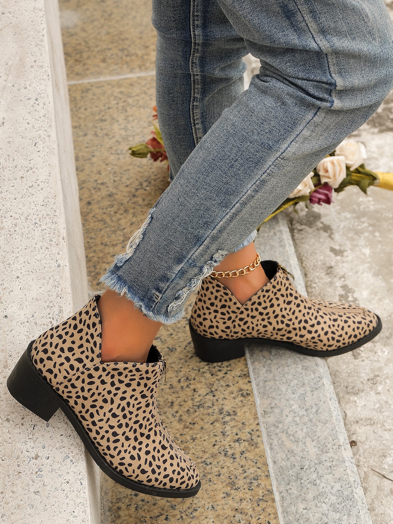 Fine point leopard mid-seam zip-up Chelsea shoes