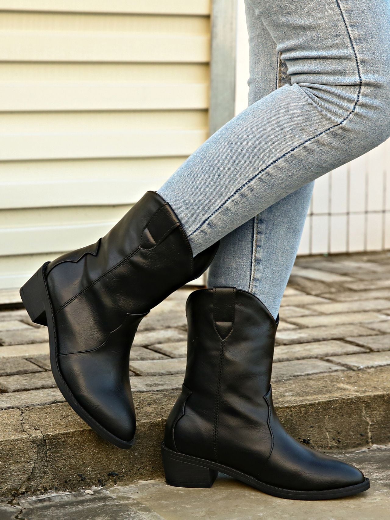 Chunky heel Cavalier Martin short boots