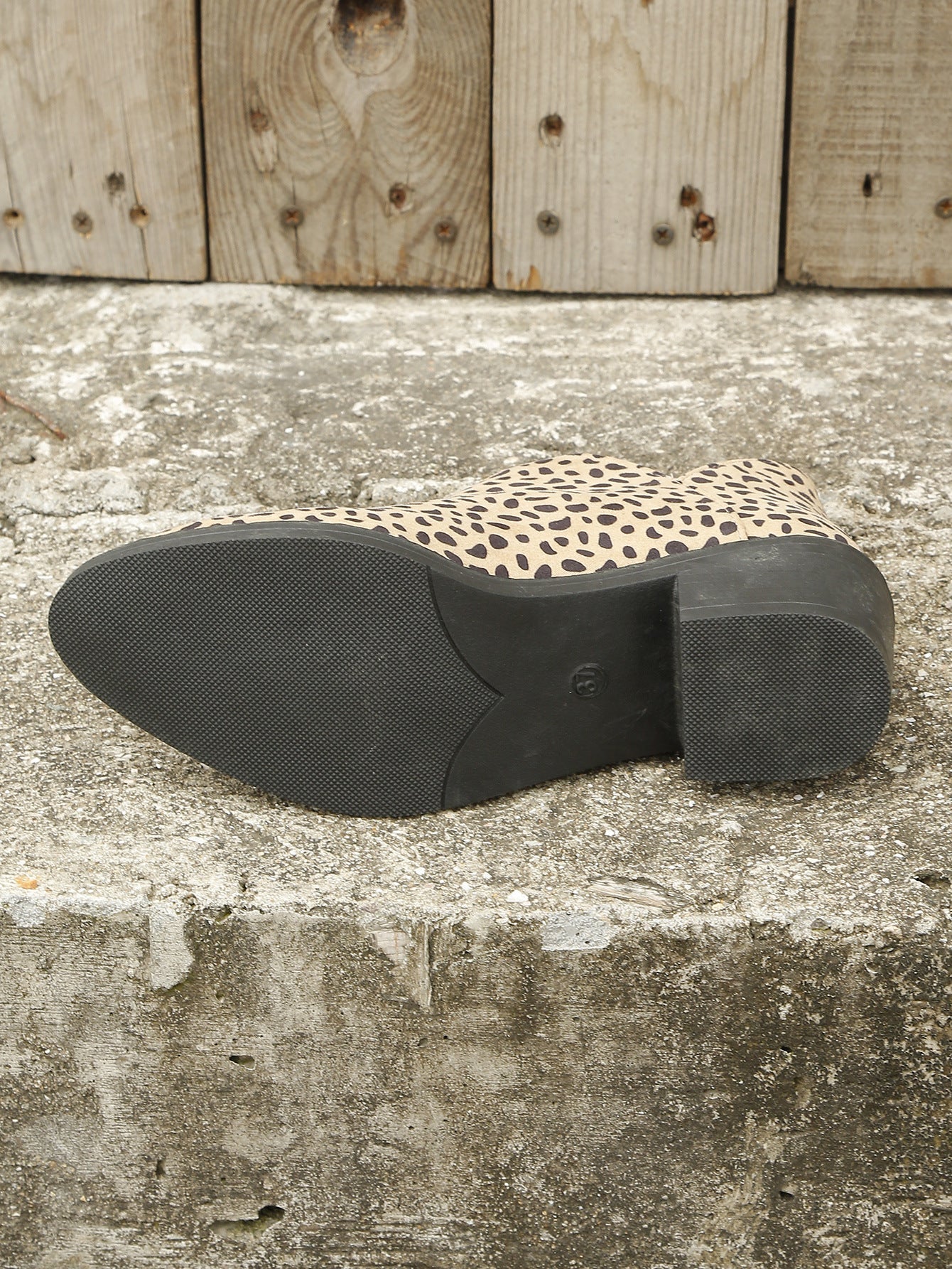 Fine point leopard mid-seam zip-up Chelsea shoes