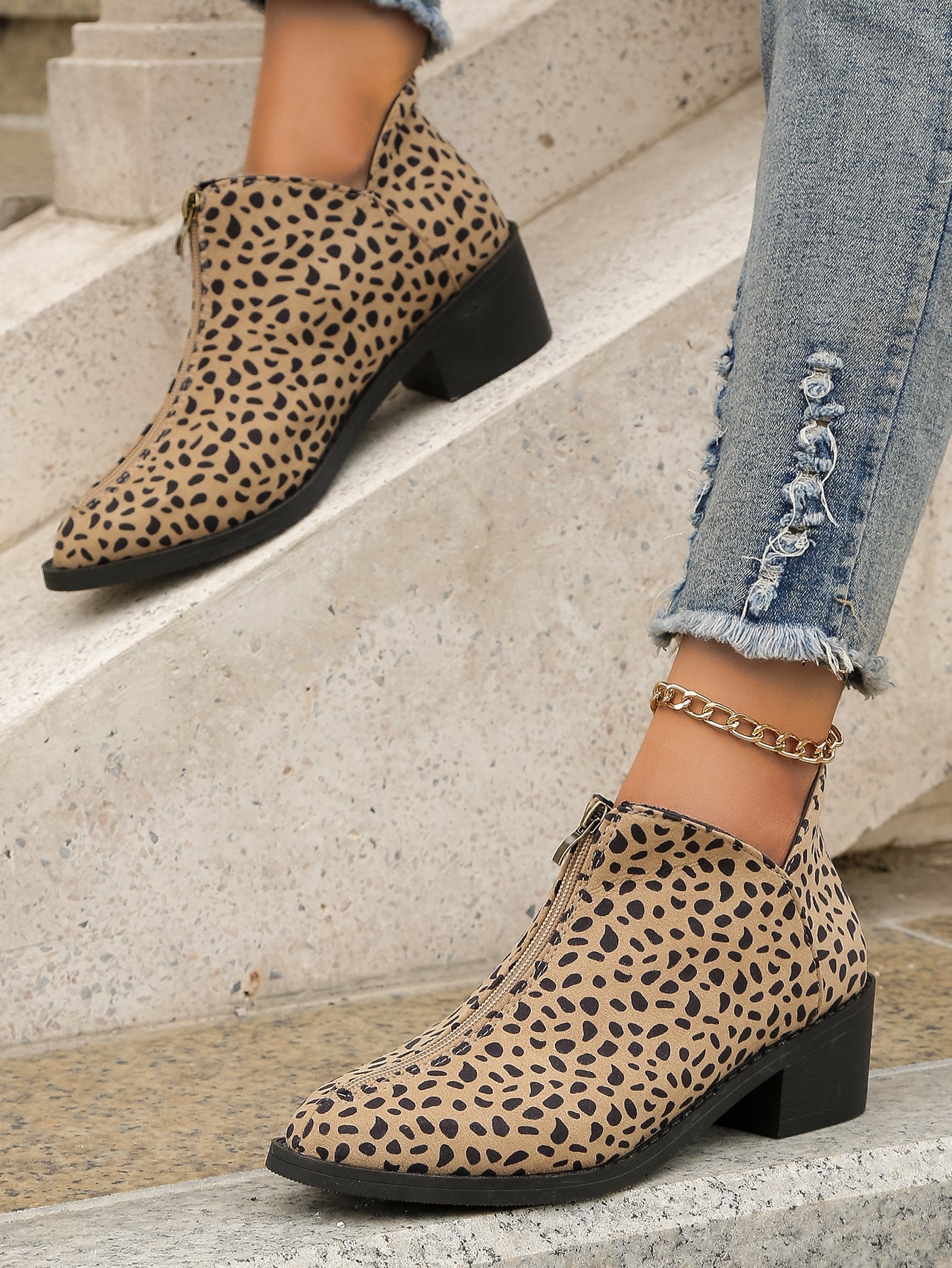 Fine point leopard mid-seam zip-up Chelsea shoes