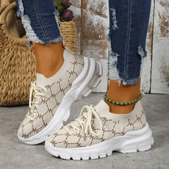 Geometric pattern lace-up fly-knit sneakers