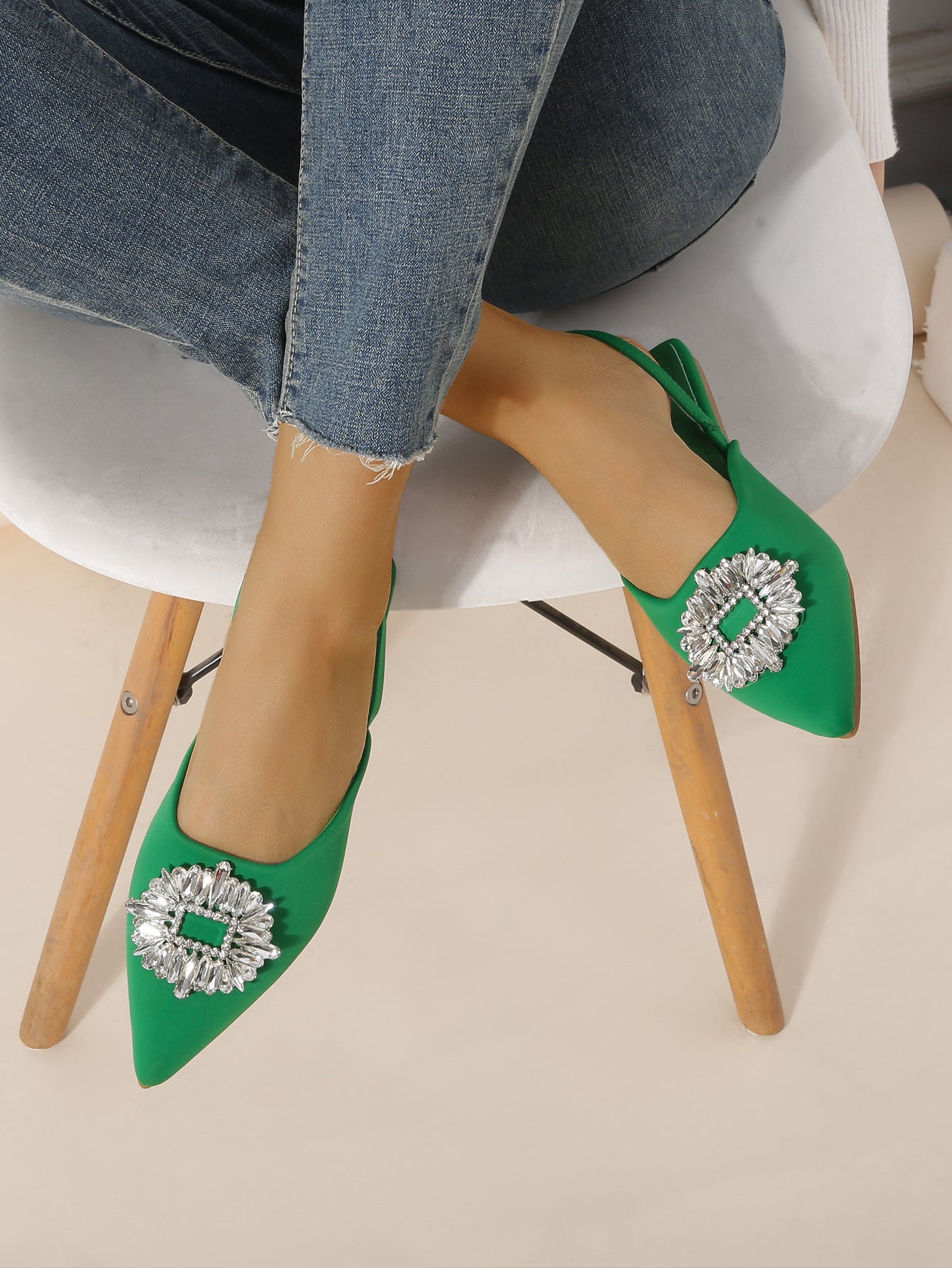 Pointed Toe Rhinestones Flat Sandals