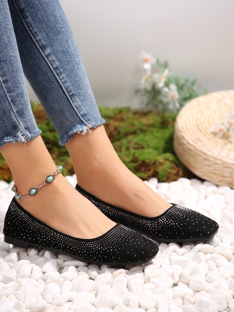 Diamond-studded black matte round-toe flat shoes