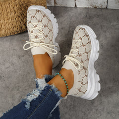 Geometric pattern lace-up fly-knit sneakers