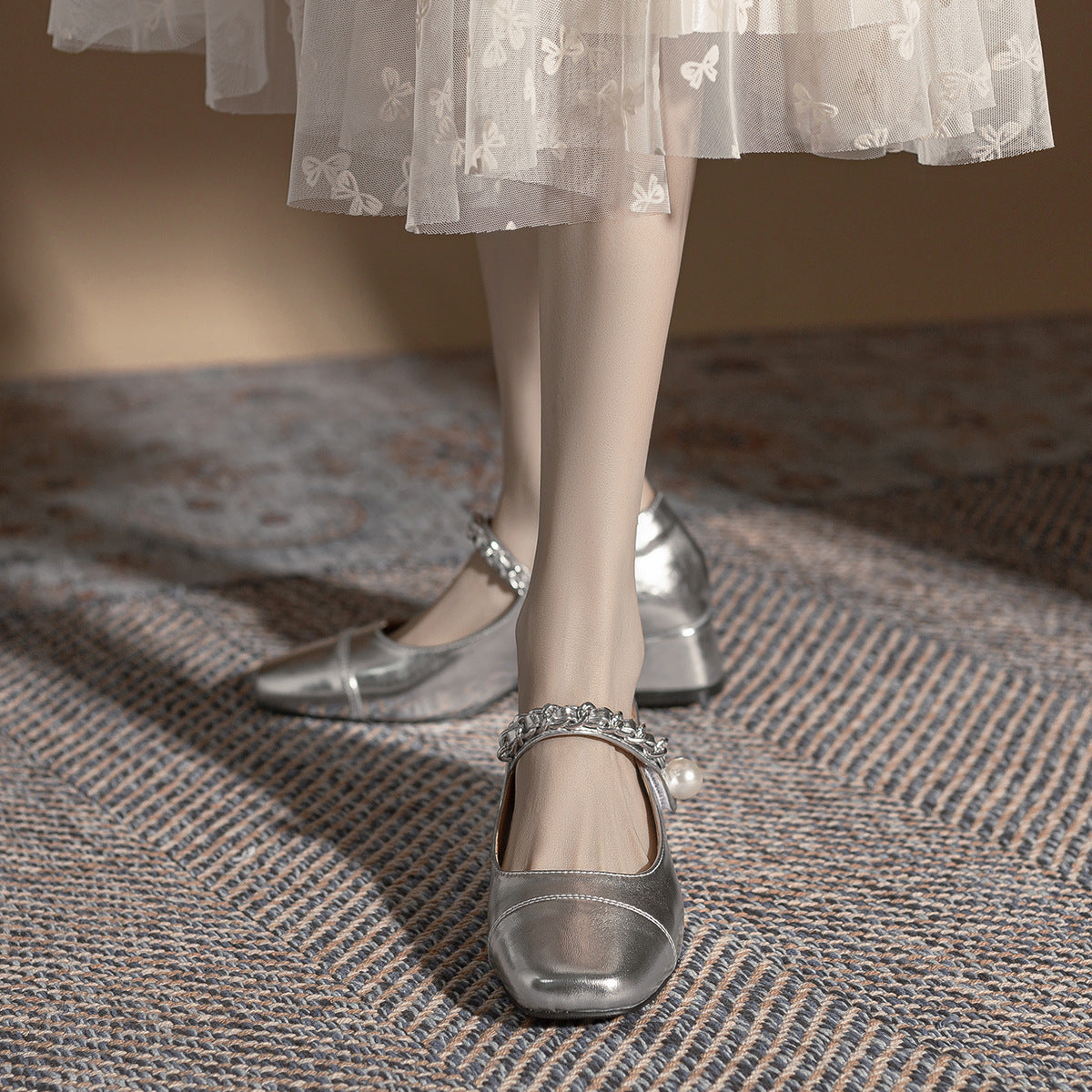 Silver thick heel round toe Mary Jane shoes