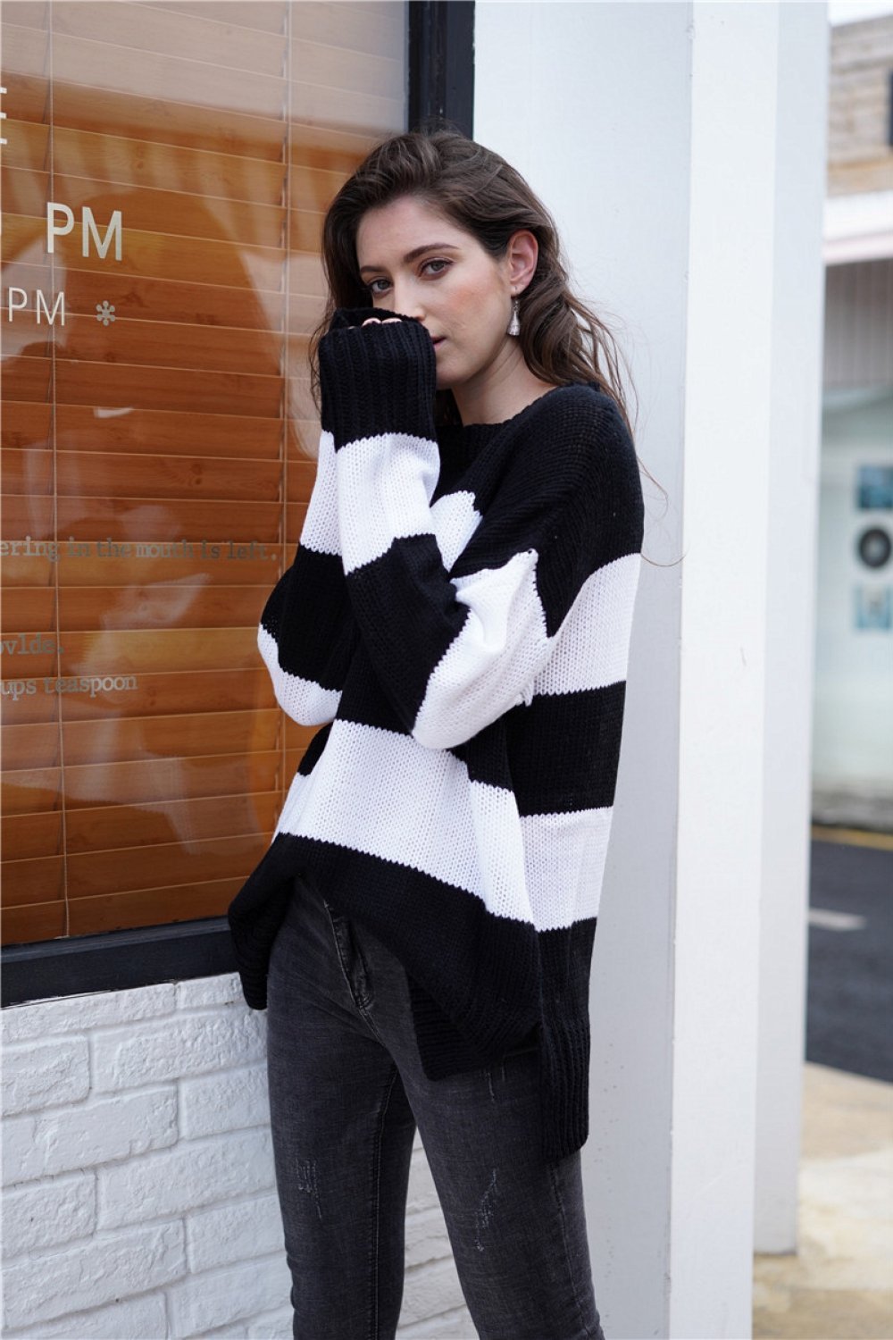 Simple Round Neck Long-sleeve Sweater - Black