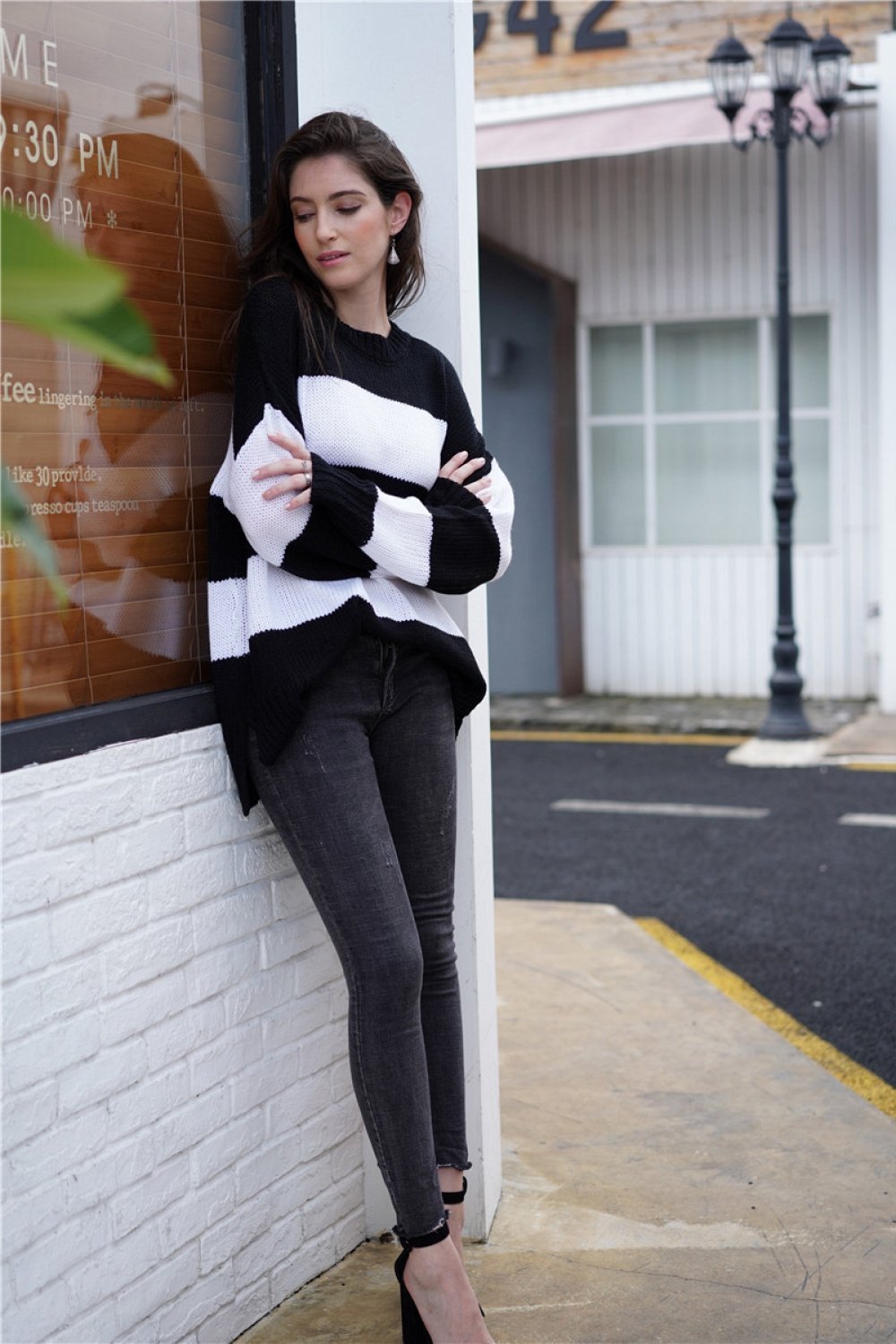 Simple Round Neck Long-sleeve Sweater - Black