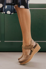 Flat-bottomed Buckle Solid Color Sandals