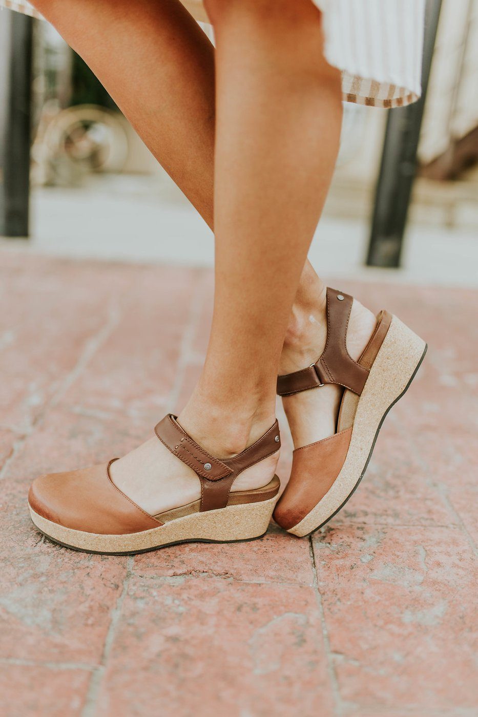 Flat-bottomed Buckle Solid Color Sandals